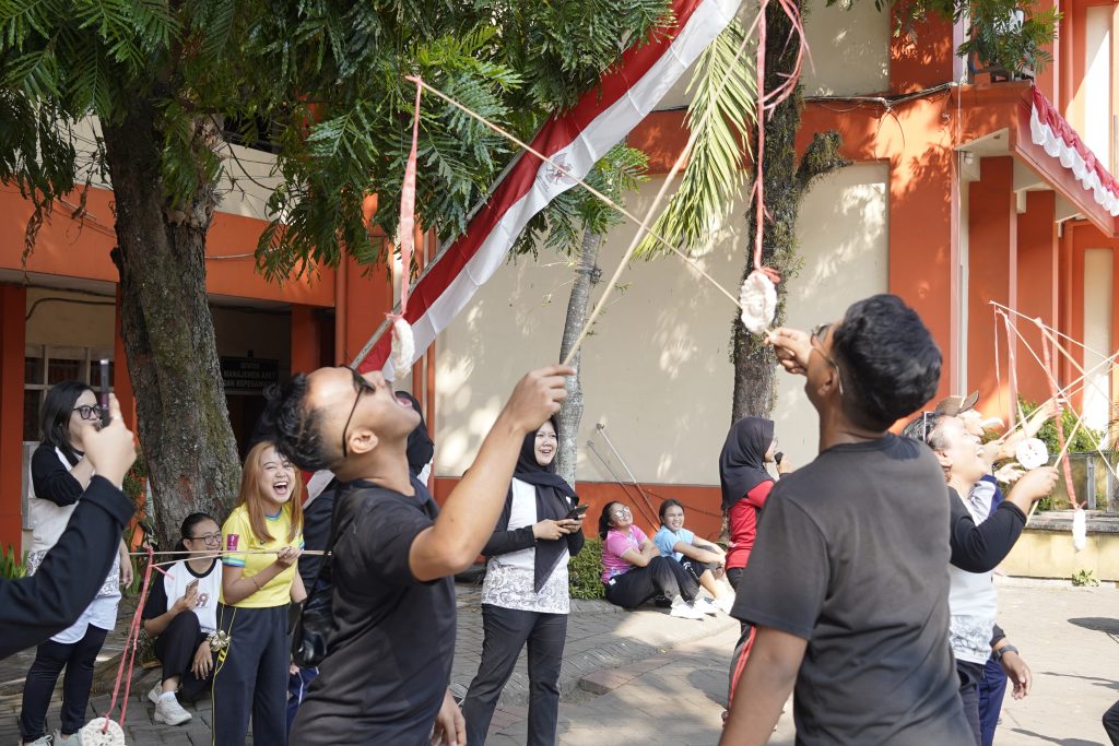 Pecah! Keseruan Lomba 17-an FIP UNIKAMA Buktikan Nasionalisme Bisa Dibangun Lewat Tawa dan Estafet Sarung